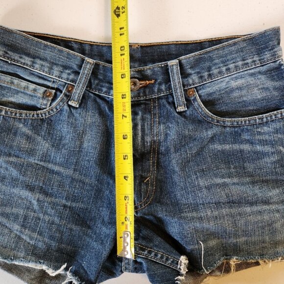 Vintage Levis Dark Denim Jean Shorts Cutoffs Low Mid Rise Frayed Y2K Festival - Picture 8 of 10